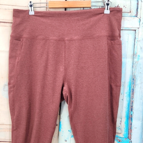 Beyond Yoga Plus Size Out Of Pocket High Waisted Spacedye Midi Leggings - Picture 3 of 8